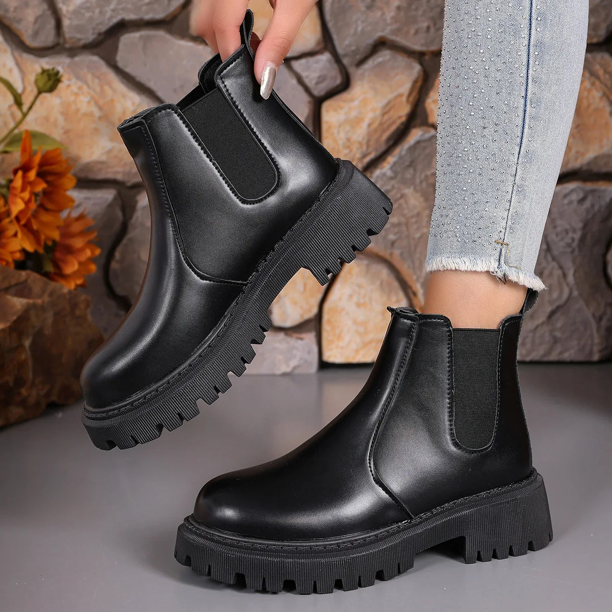 Elvaria Chunky Chelsea Boots - Women's Platform Ankle Boots