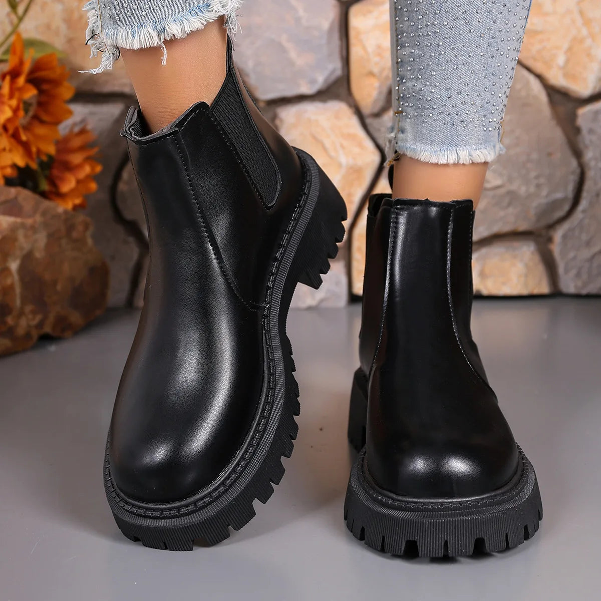 Elvaria Chunky Chelsea Boots - Women's Platform Ankle Boots